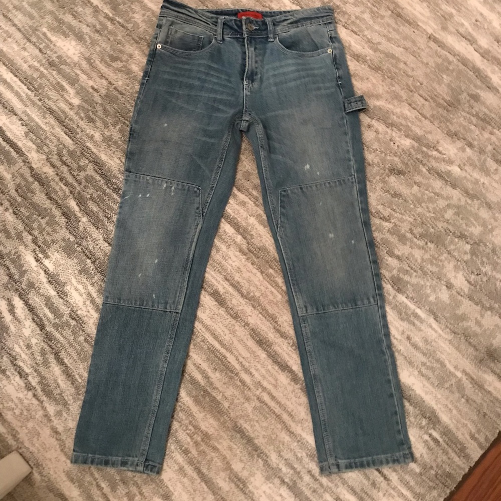 Mid/low rise cargo jeans.